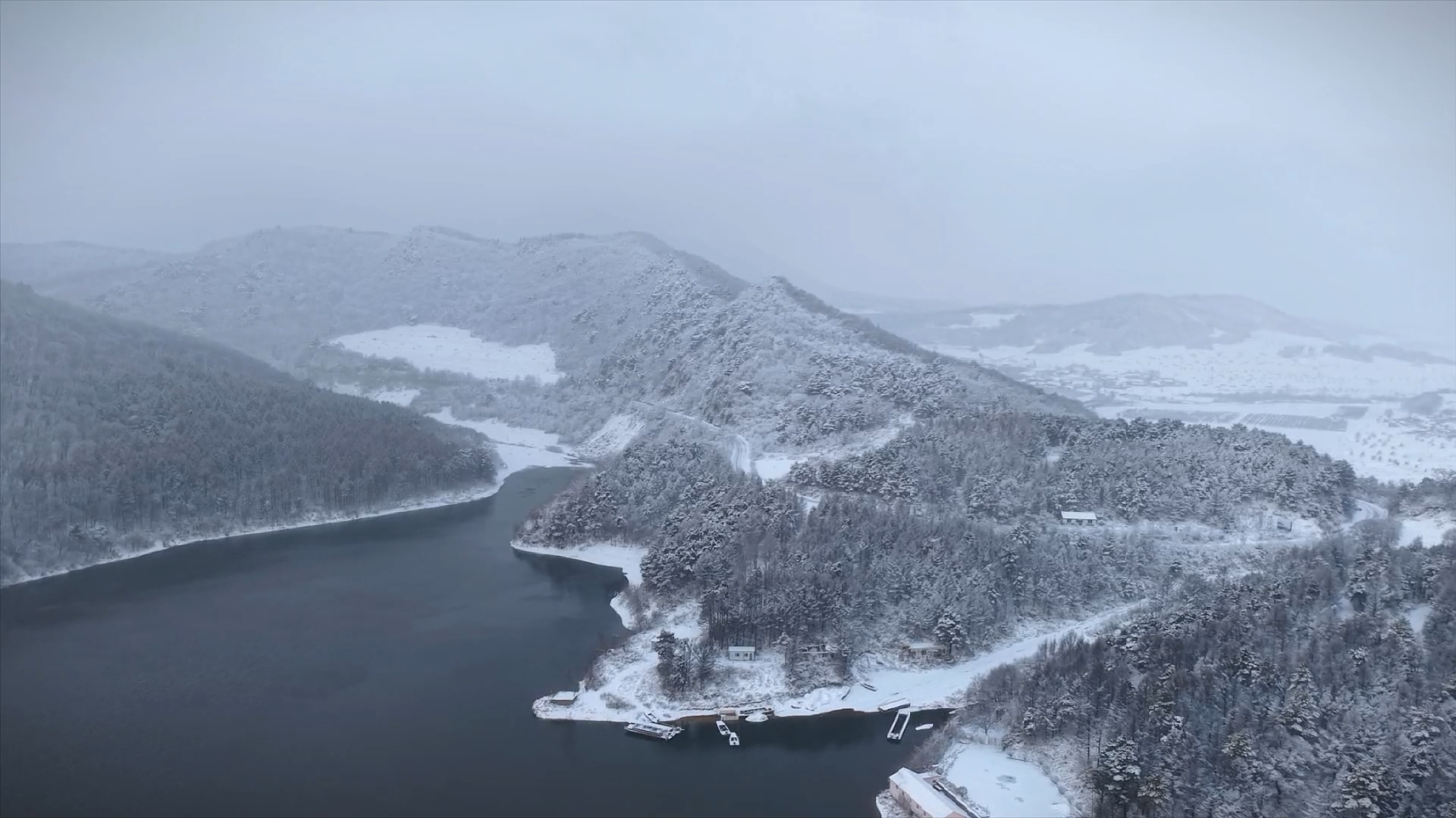 铁岭县鸡冠山乡：雪落山林 如诗如画